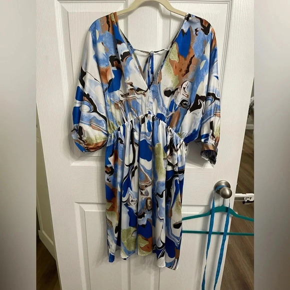 JODIFL Dresses & Skirts - Jodifl Watercolor Dress Blue Brown long sleeves Size M New With Tags V Neck Tie